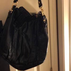 BEAUTIFUL BLACK LEATHER SHOULDER BAG....
